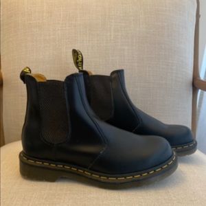 DOC MARTEN 2976 SMOOTH LEATHER CHELSEA BOOTS